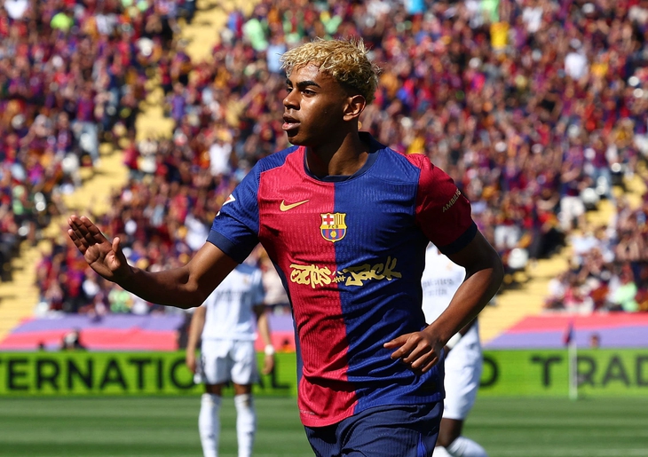 ​​Lamine Yamal gây sốt với màn ăn mừng 'cà khịa' Cristiano Ronaldo và Kylian Mbappe - Ảnh 1.