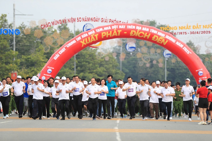 11.000 người chạy ủng hộ xóa nhà tạm, nhà dột nát ở Bình Dương - Ảnh 1.