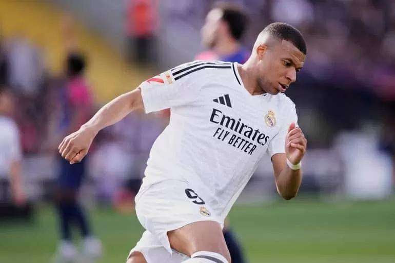 Dù lập Hat-trick nhưng Mbappe vẫn không thể có được chiến thắng.