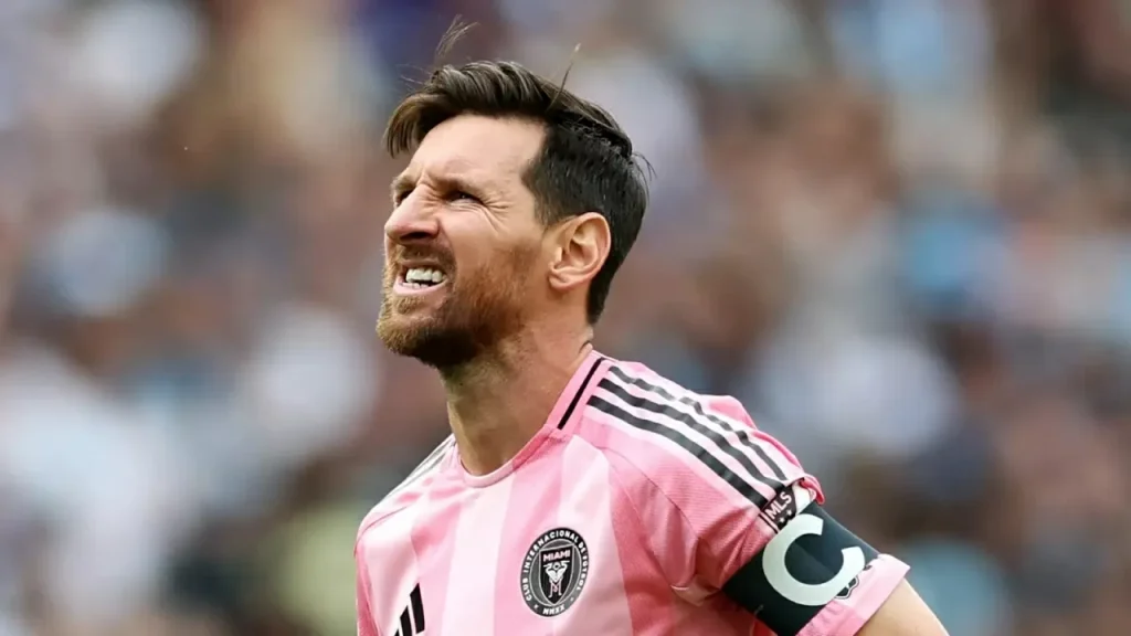 Messi phá 2 kỷ lục ghi bàn của Ronaldo trong ngày Inter Miami đại bại