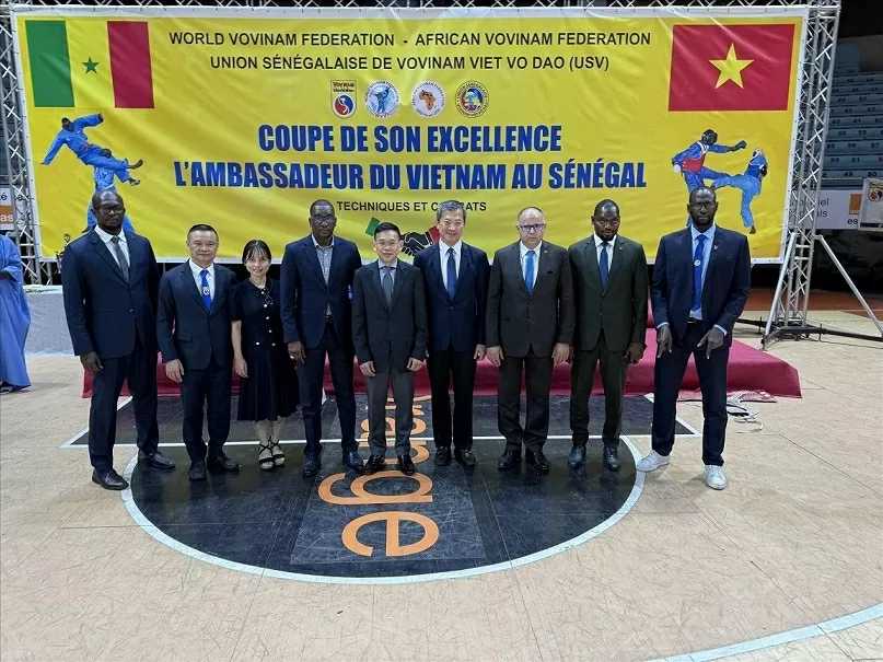 Đoàn đại biểu do Đại sứ Trần Quốc Khánh và Chủ tịch WVVF Mai Hữu Tín dẫn đầu cùng các lãnh đạo của USV tại lễ khai mạc vòng chung kết.